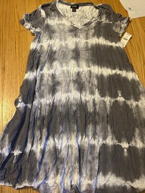 Lord & Taylor Tie-Dye V-Neck Dress in Gray & White